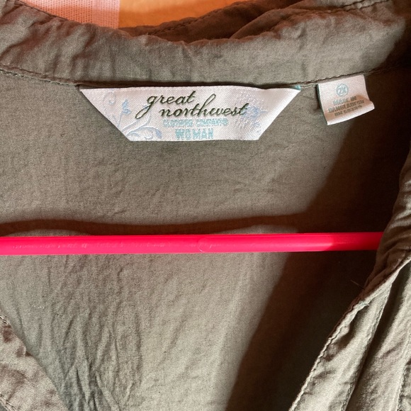 Great Northwest plus size roll cuff pleated blouse - Picture 3 of 3